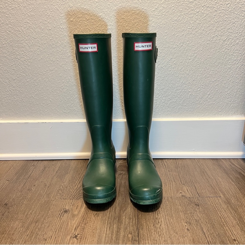 Tall dark green Hunter rain boots - size 5.5/6